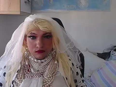 VanesaCrossic online show from May 1, 9:34 am