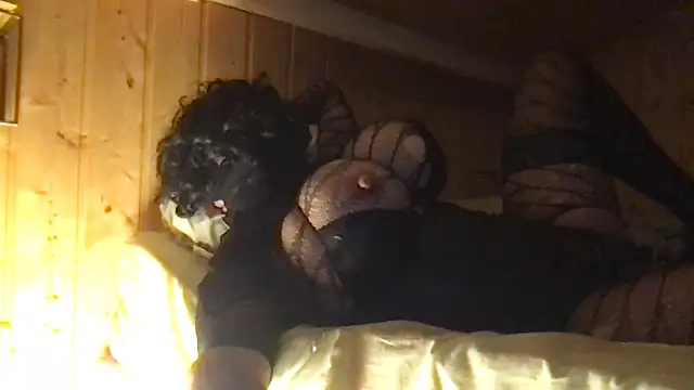 Chrienne123 online show from April 21, 4:40 am