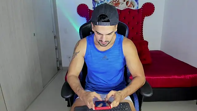 axelwinters   online show from April 8, 11:31 am