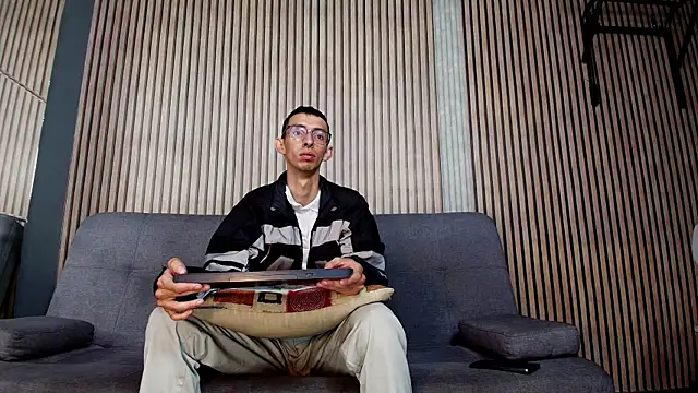 ZyroNight online show from December 20, 2:07 am