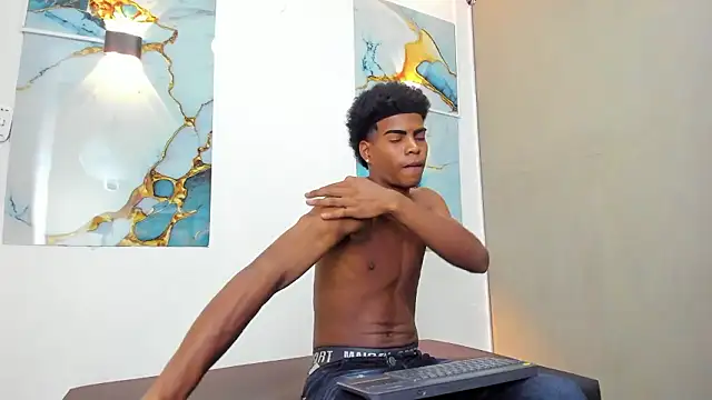 XAVI LEE online show from March 16, 7:40 pm