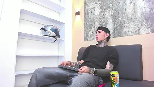 DANTE ARMSTRONG online show from February 21, 6:36 am