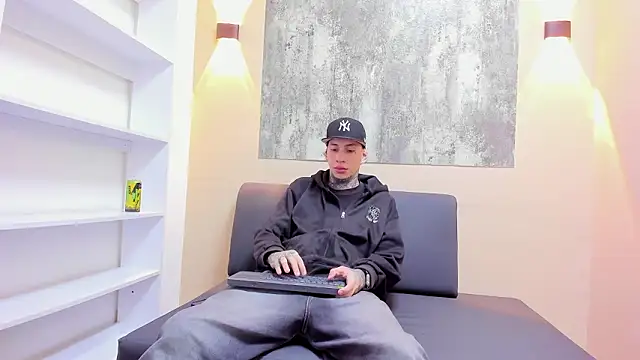 DANTE ARMSTRONG online show from February 3, 4:10 am