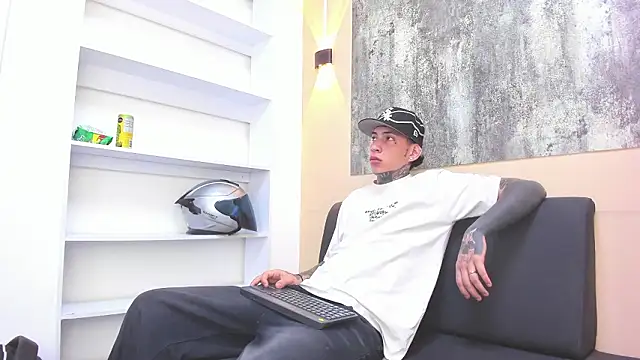 DANTE ARMSTRONG online show from February 26, 3:52 am