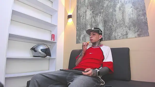 DANTE ARMSTRONG online show from February 24, 4:02 am