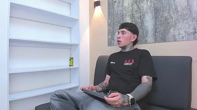 DANTE ARMSTRONG online show from February 18, 4:21 am