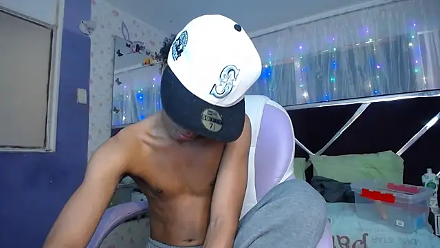 Santy bigcock 01 online show from May 13, 4:26 pm