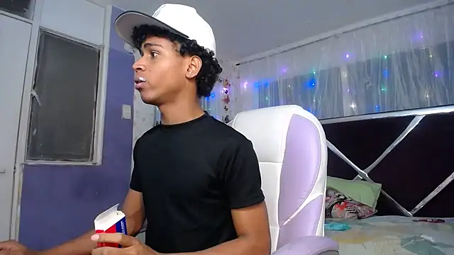 Santy bigcock 01 online show from April 15, 7:58 pm