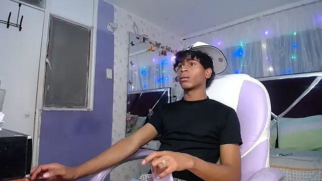 Santy bigcock 01 online show from April 10, 4:25 pm