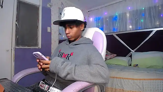 Santy bigcock 01 online show from April 11, 4:10 pm