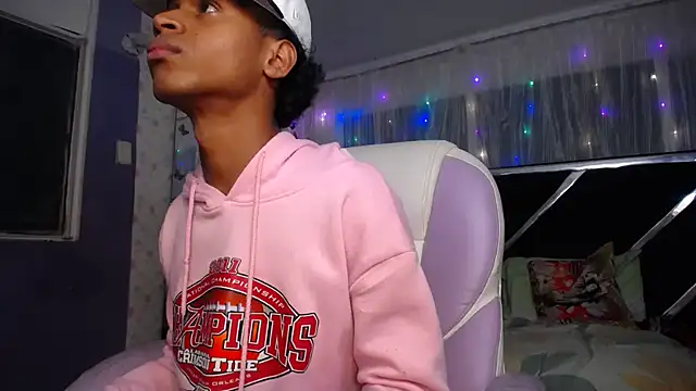 Santy bigcock 01 online show from April 25, 12:46 am