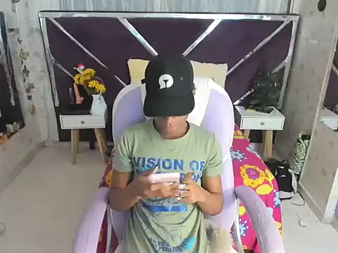 Santy bigcock 01 online show from November 18, 12:42 pm