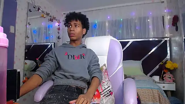 Santy bigcock 01 online show from March 28, 2:39 pm