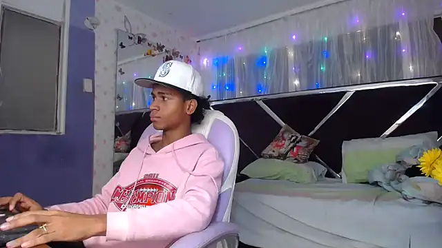 Santy bigcock 01 online show from May 3, 3:04 pm