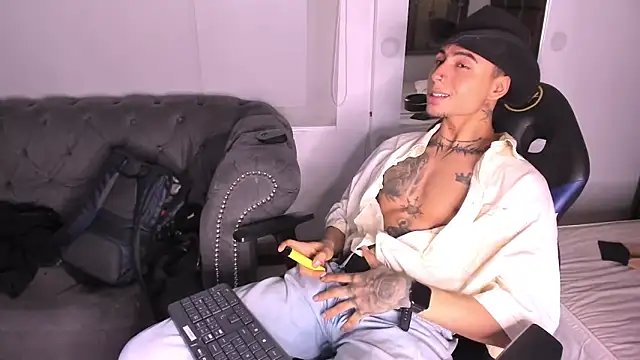 PiperrCry online show from November 14, 3:42 am