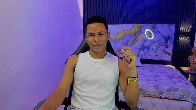 Liams18 online show from April 6, 2:41 am