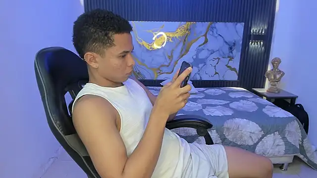 Liams18 online show from April 9, 2:53 am