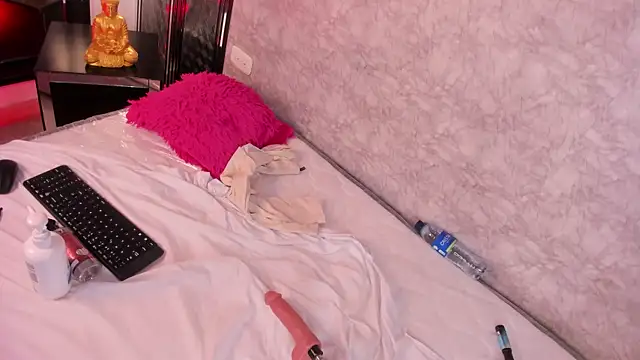 TheoHart  online show from November 13, 3:28 pm