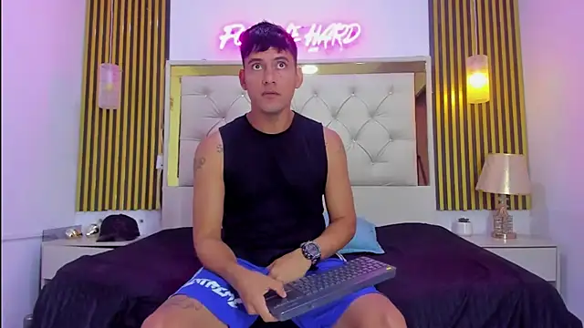 KEVIN MCKINLEY online show from November 29, 12:23 am