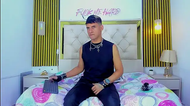 KEVIN MCKINLEY online show from November 15, 1:40 am