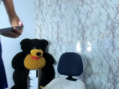 Valentino Lane online show from February 8, 5:57 am