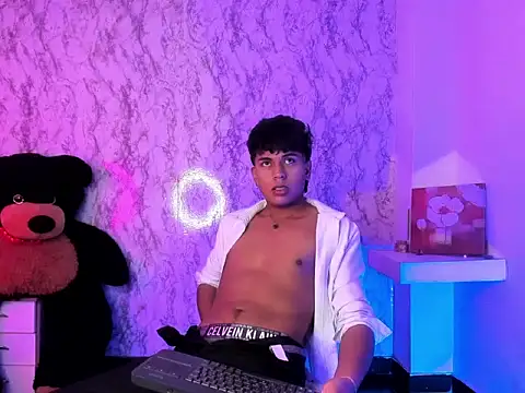 Valentino Lane online show from February 9, 6:07 am