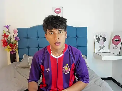 Valentino Lane online show from January 16, 2:25 am