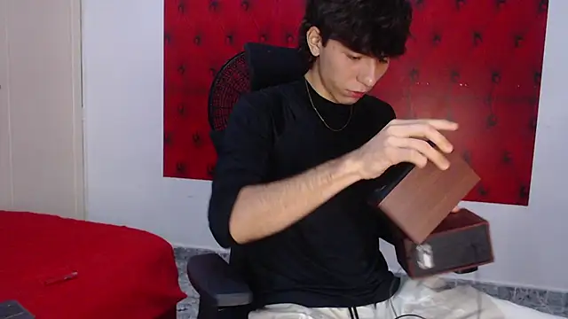 Bryant Connor online show from December 23, 3:15 am