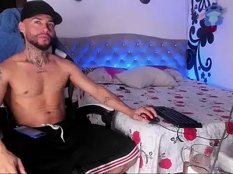 couple-hothot online show from December 15, 8:50 pm