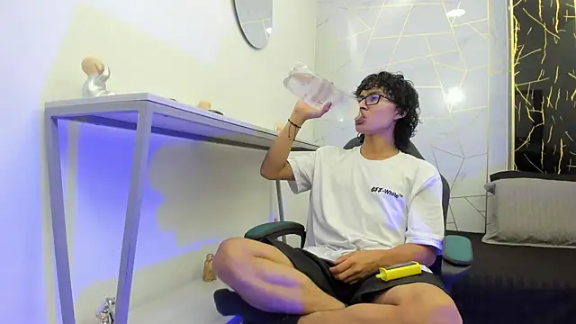 Zoro V online show from November 29, 8:00 pm