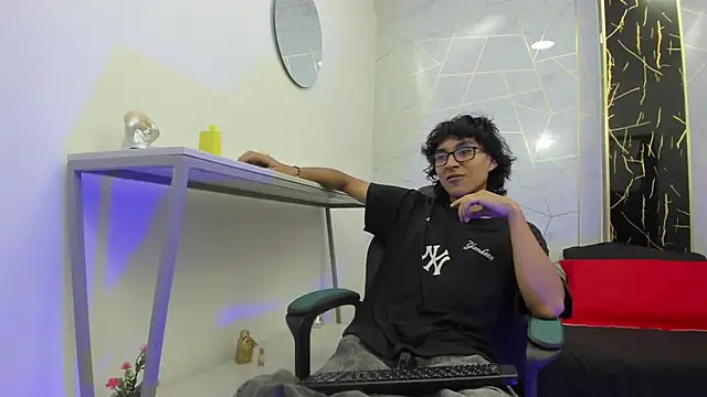 Zoro V online show from November 28, 7:49 pm