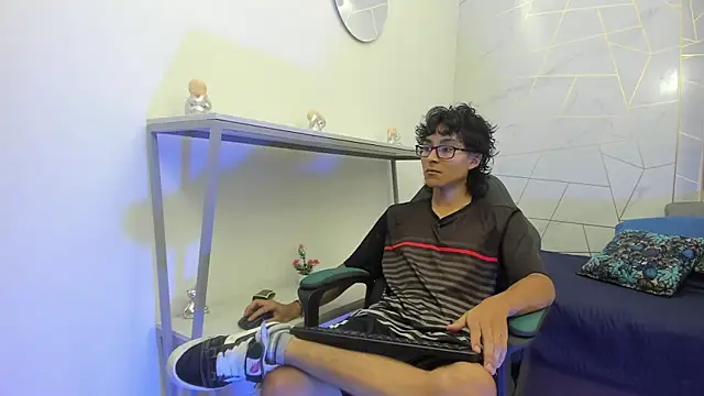 Zoro V online show from November 24, 7:48 pm