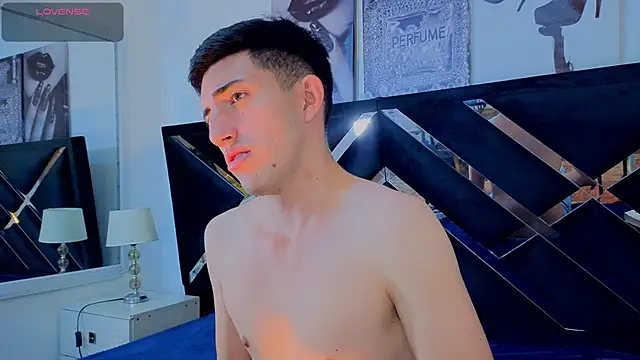 Un Sluttyy online show from May 14, 12:14 pm