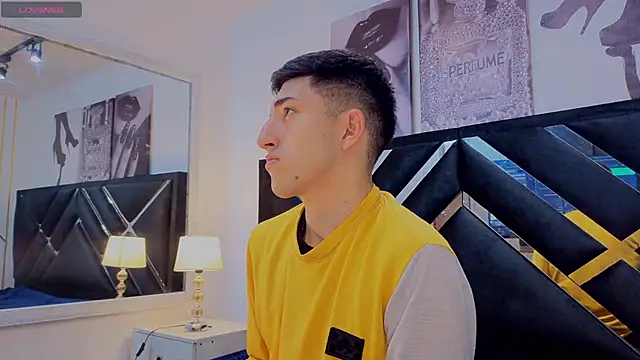 Un Sluttyy online show from April 20, 11:24 am