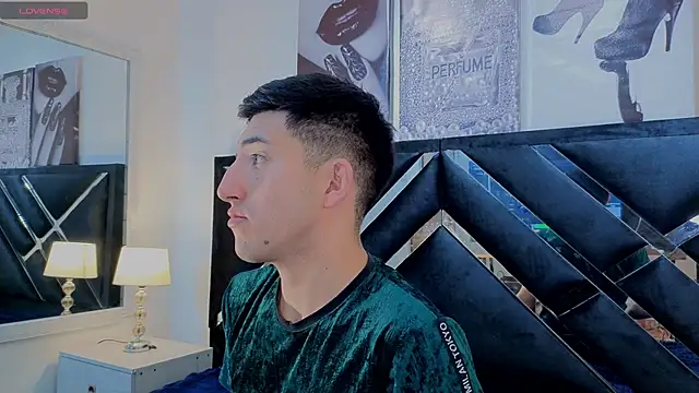 Un Sluttyy online show from April 22, 11:37 am