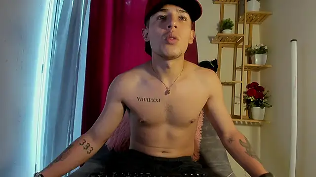 latiin boy21 online show from November 13, 6:34 pm