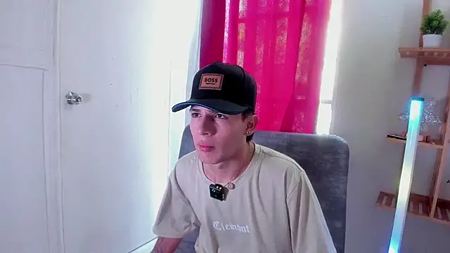 latiin boy21 online show from November 21, 6:51 pm