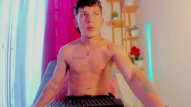 latiin boy21 online show from November 10, 6:02 pm