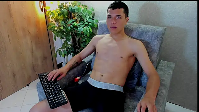 damian vega13 online show from November 26, 6:33 pm