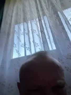 Kriss8411 online show from April 15, 8:14 am