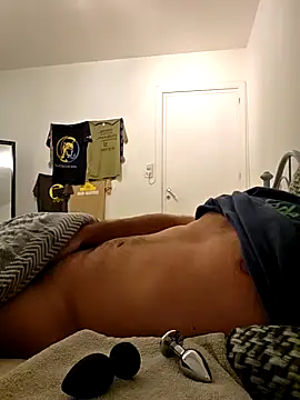 thenakedtraveler online show from November 12, 9:19 pm