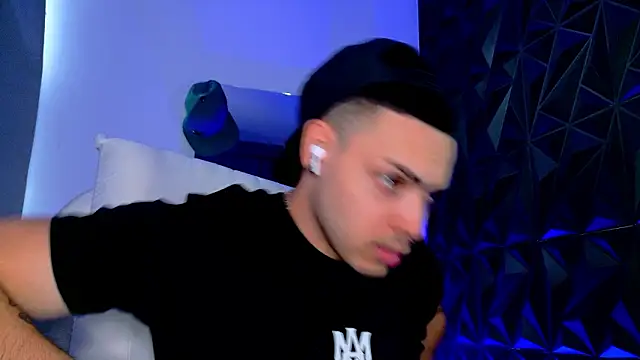 Maxwell Dupont online show from February 12, 3:18 pm