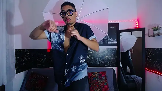 LatinWolfBoy online show from November 16, 4:03 am