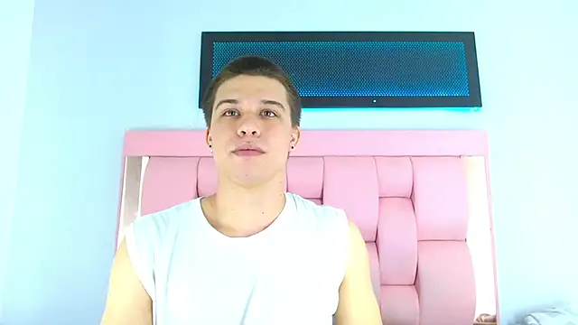 Liam York  online show from December 5, 7:43 pm