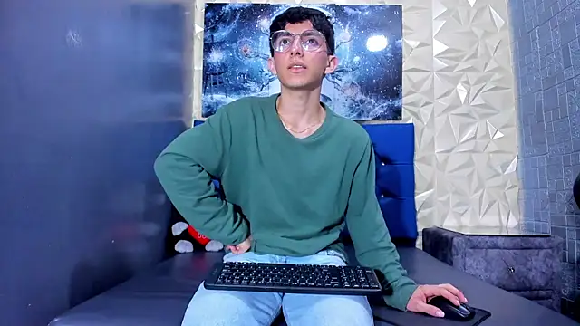 ElanGiraldo online show from April 18, 9:47 pm