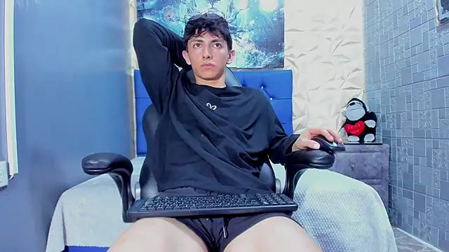 ElanGiraldo online show from May 12, 12:08 am