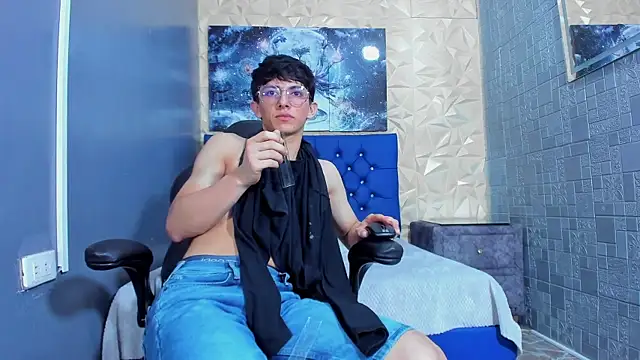 ElanGiraldo online show from May 16, 10:30 pm