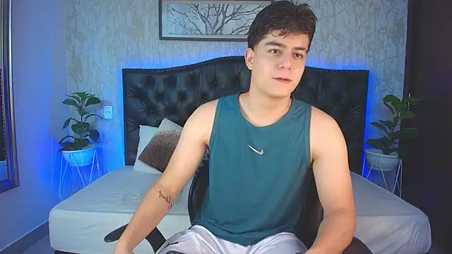 MaxxiCruzz online show from December 2, 4:48 am