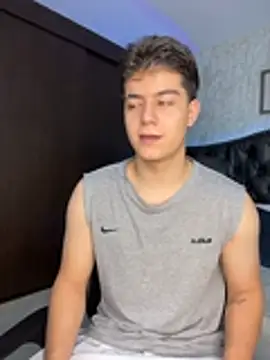 MaxxiCruzz online show from December 17, 4:42 am