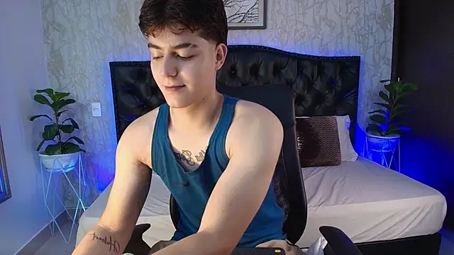 MaxxiCruzz online show from November 11, 3:55 am